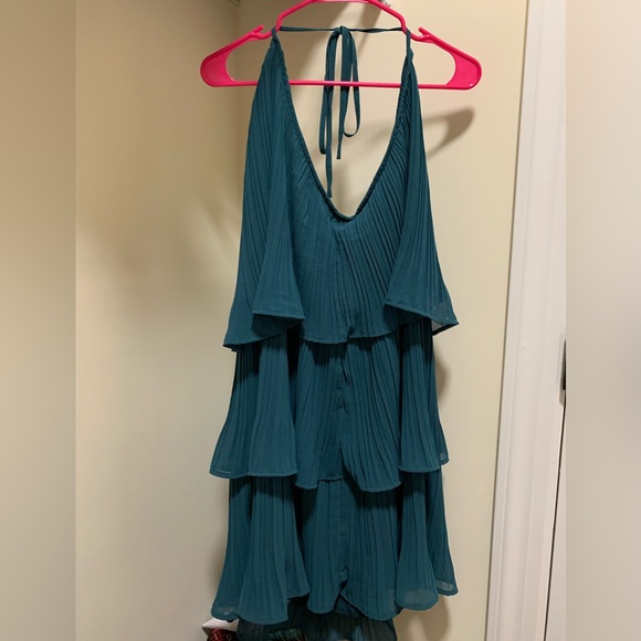 Dresses & Skirts - Zesica Halter Dress(NWT)